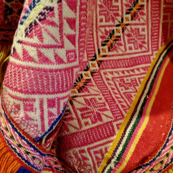 Andean Poncho Antisuyu Antique – Handwoven Wool Textile with Intricate Geometric - Picture 4 of 5
